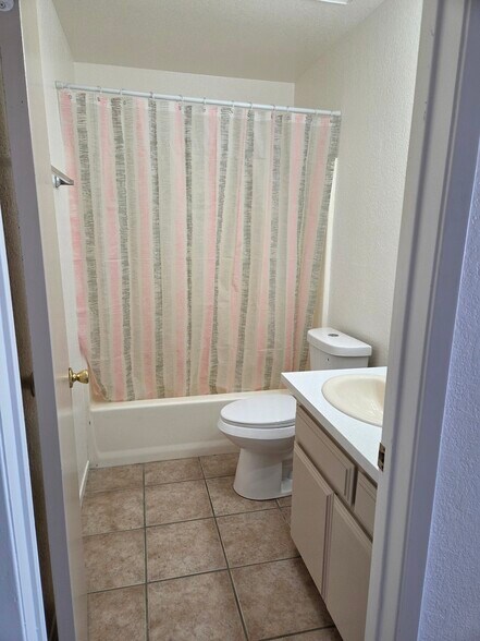 Building Photo - 9004 I Ave