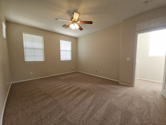 Building Photo - 3631 E Warbler Rd