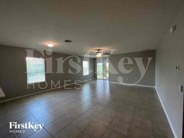 Building Photo - 2800 Zaragoza Ct