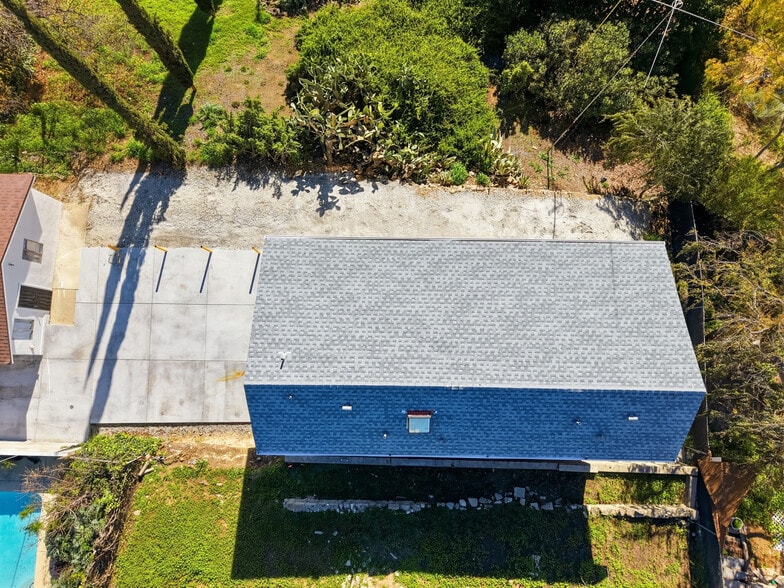 Building Photo - 1223 3/4 North Avenue 45