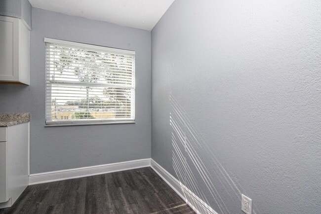 Building Photo - Newly Renovated and Remodeled - 2 Bedroom 1 Bath for Lease in Brandon, FL