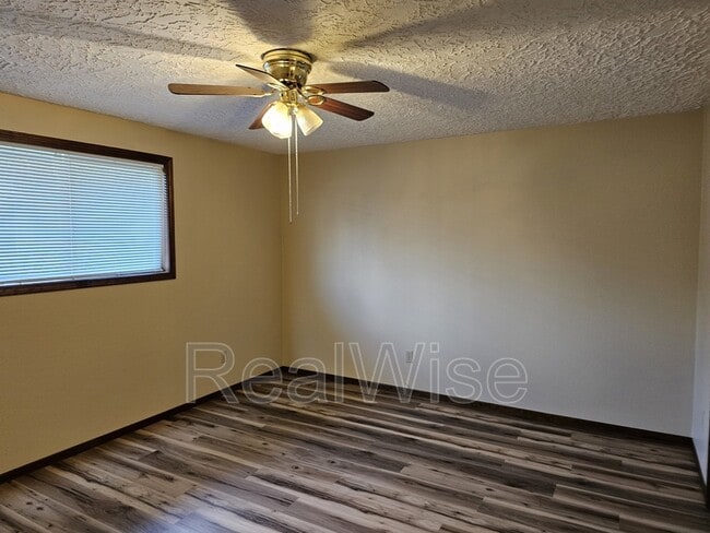 Building Photo - 11019 NW 33rd Ave