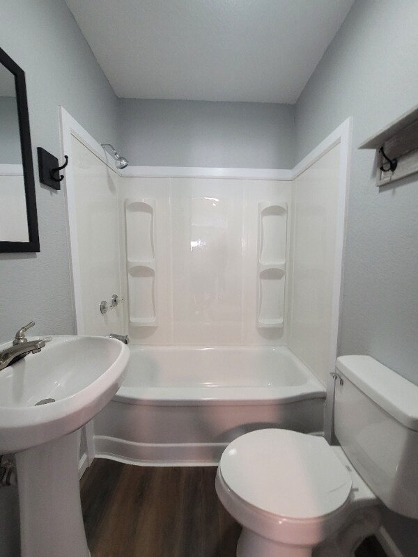 Building Photo - 409 N Sterling Ave