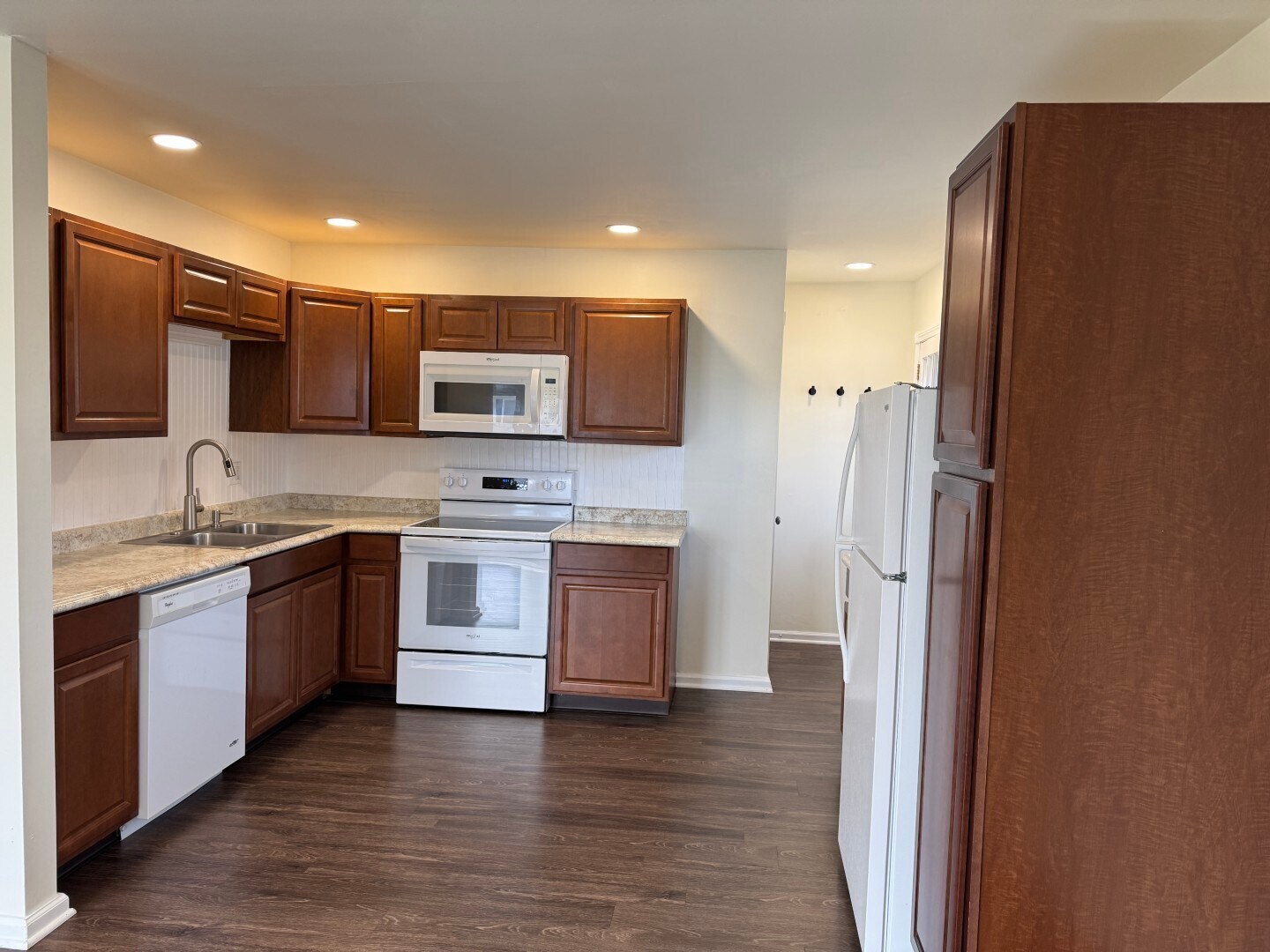 Building Photo - 2319 Pinehurst St