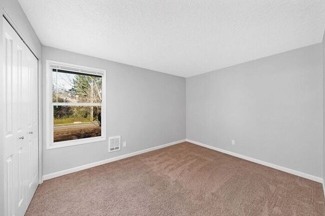 Building Photo - Spacious 2 Bed, 1.5 Bath. townhome with Washer and Dryer!