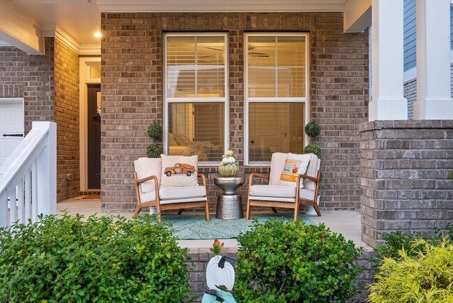 Building Photo - 250 Tanglewood Ln