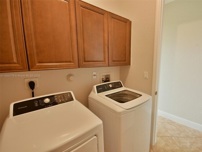Building Photo - 8940 SW 228th Ln