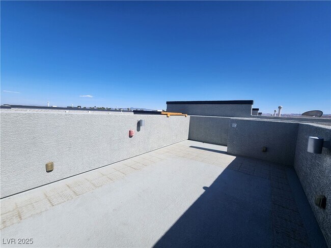 Building Photo - 9050 W Tropicana Ave