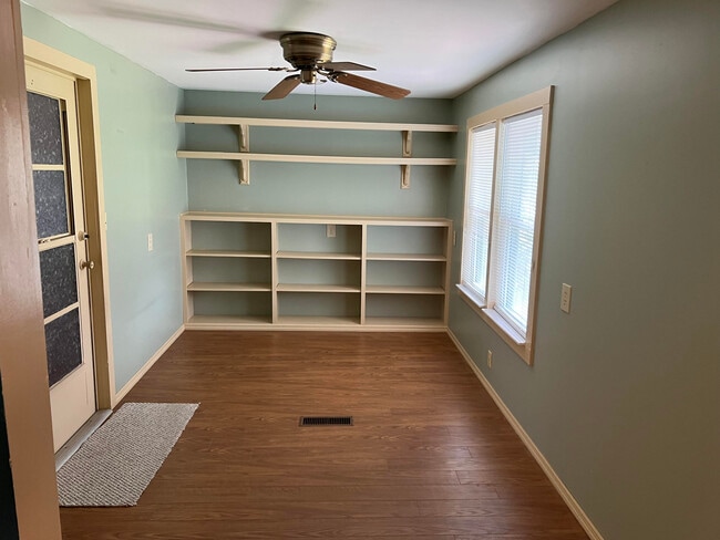 Building Photo - 2315 Coconut Palm Dr