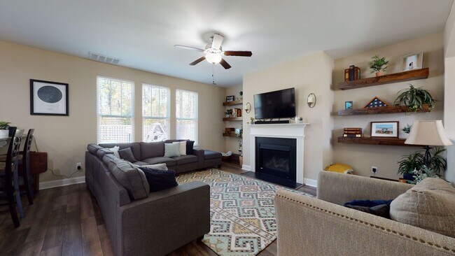 Building Photo - Holly Ridge 4 Bedroom