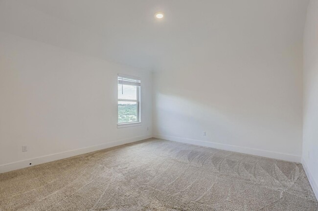 Building Photo - 6800 Cliff Rose Dr