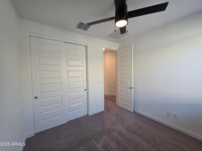 Building Photo - 319 Pinnacle Ridge Dr