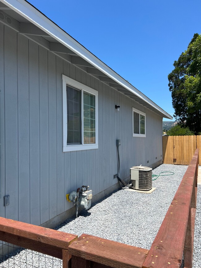 Building Photo - 316 Hardister Dr