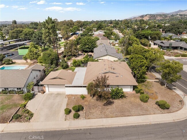 Building Photo - 702 Scripps Dr