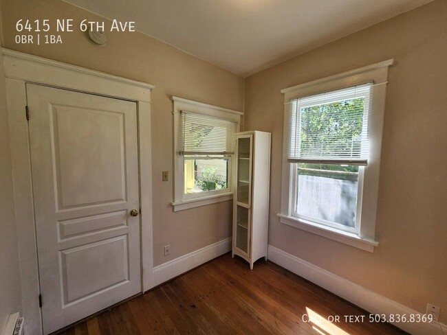 Building Photo - Lovely Studio Apartment Available in Woodlawn