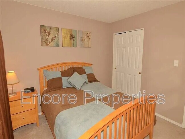 Building Photo - 6225 Saybrooke Dr