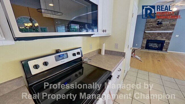 Building Photo - Spacious Home w/Community Access to Intra-...