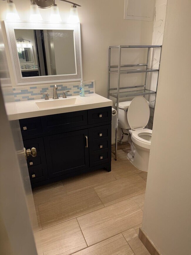 Building Photo - 868: MBC-608A