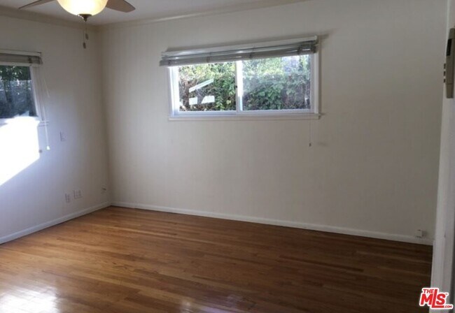 Building Photo - 4316 Bellaire Ave