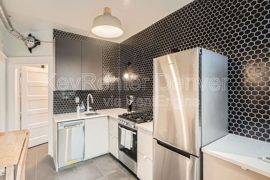 Building Photo - 227 S Logan St