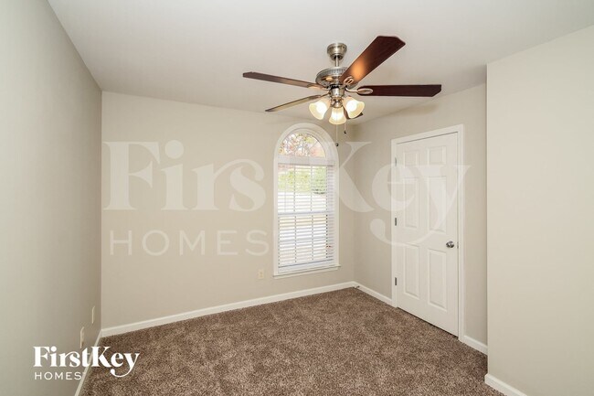 Building Photo - 116 Royal Gala Dr