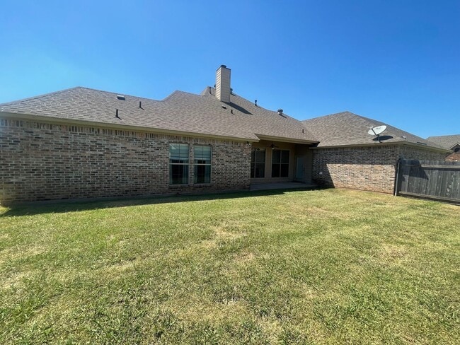 Building Photo - Gardens Of Southgate Beauty, Waiting for You!