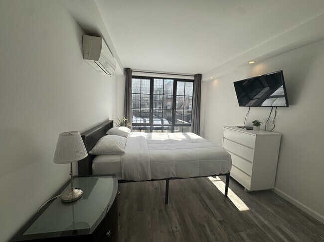 Primary Photo - 433 W 53rd St