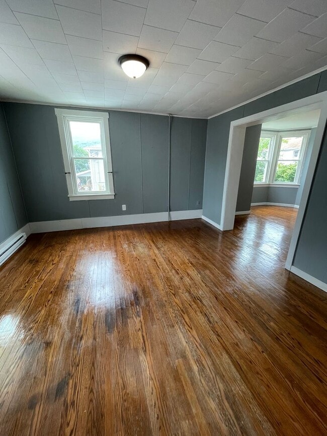 Building Photo - 3 Bed 1 Bath House in Williamstown