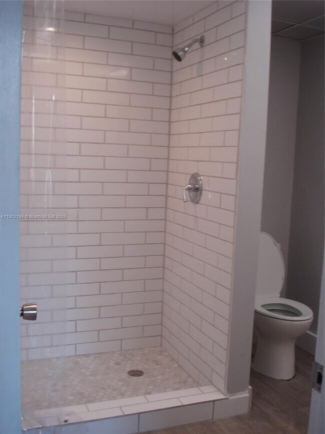 Building Photo - 10000 NW 80th Ct