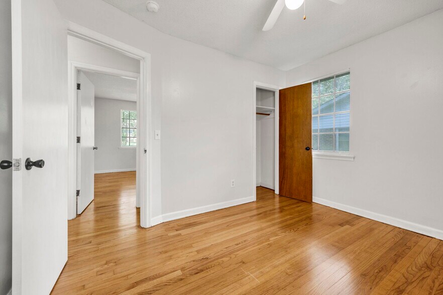 Building Photo - 2900 Holt Dr