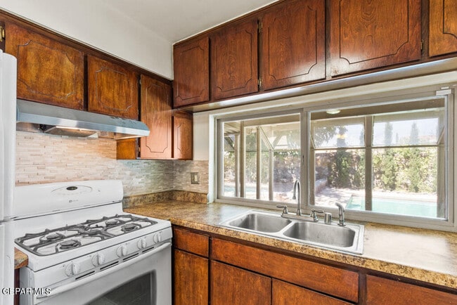 Building Photo - 10325 Cardigan Dr