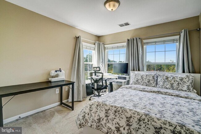 Building Photo - 8535 Wyngate Manor Ct