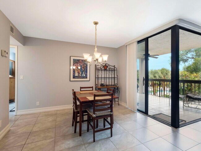 Building Photo - 500 Egret Cir