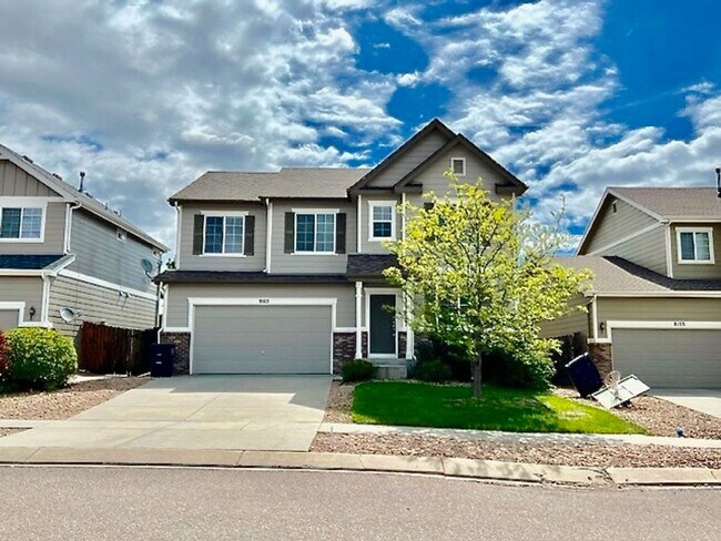 Building Photo - FABULOUS 4 BEDROOM HOME IN EASTVIEW ESTATES!!
