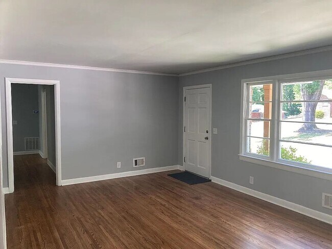 Building Photo - Peaceful home in Forest Acres!