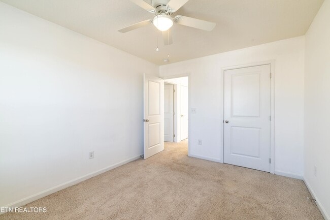 Building Photo - 228 Belle court