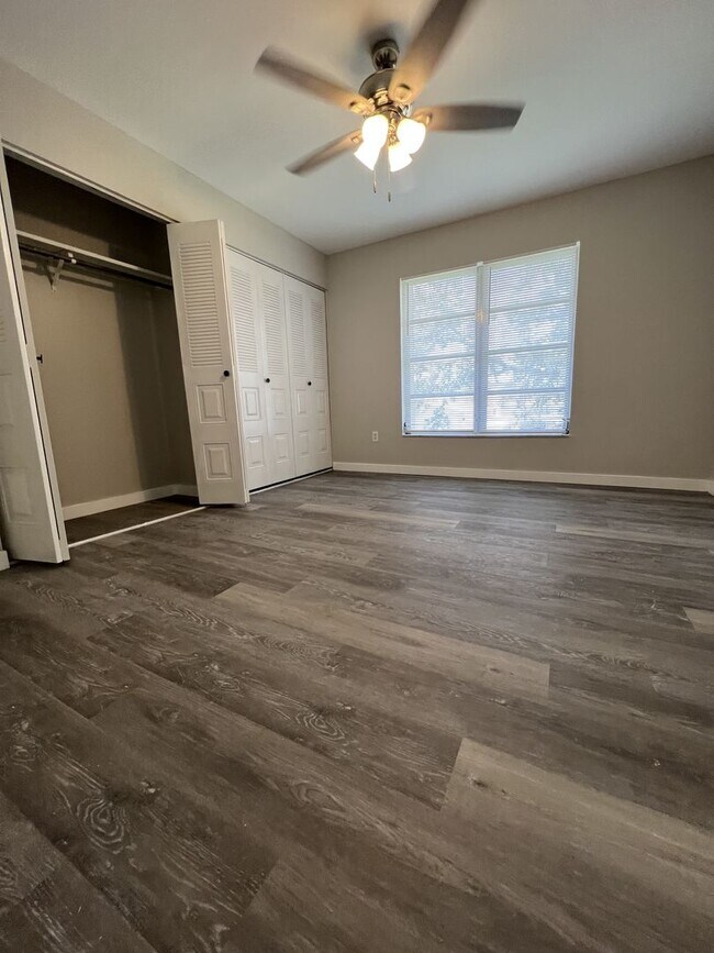 Building Photo - Annual** 55+ Years Old Required ** Recently Renovated ** 1 Bedroom / 1 Bath - Cambridge House - $...