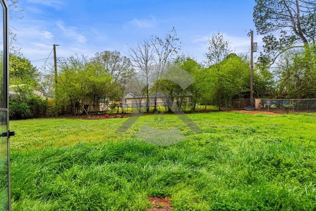 Building Photo - 2403 Broadview Ave