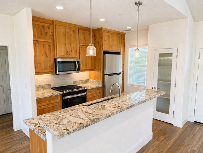 Building Photo - 3BR Home w/ 2-Car Garage, Tall ceilings & Upgraded Chef's Kitchen