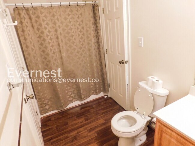 Building Photo - 702 Westgate Cir