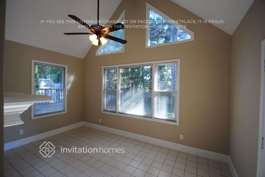 Building Photo - 2025 Fairway Cl Terrace