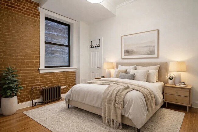 Building Photo - 260 Elizabeth St