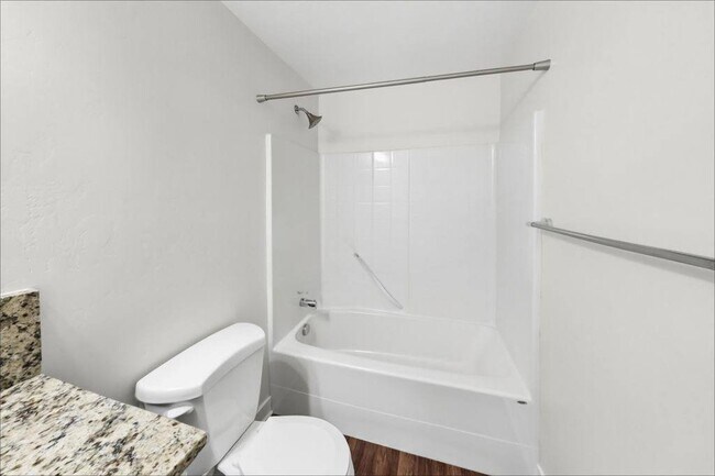 Building Photo - 1045 W Sanetta St
