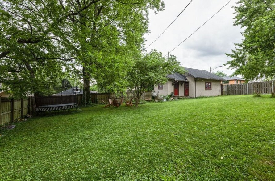 Building Photo - 1715 Cedar Ln