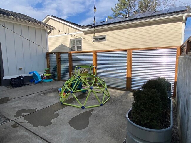 Building Photo - 906 Culpepper Ln