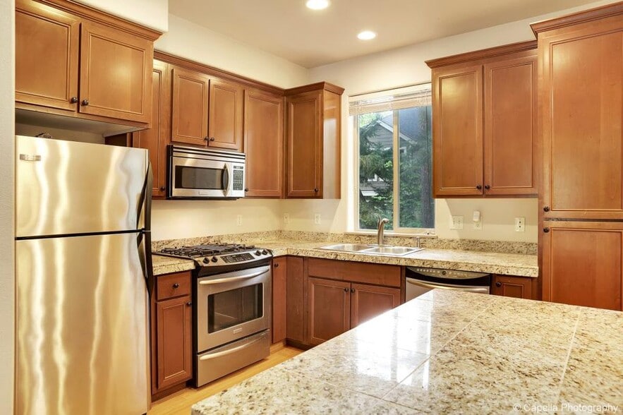 Building Photo - 1916 NE 49th Way