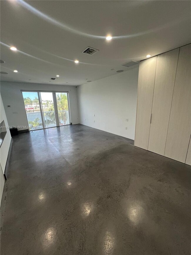 Building Photo - 21025 NE 38th Ave