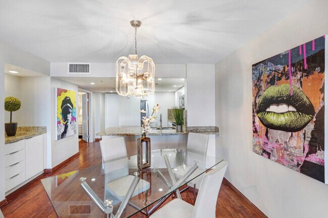 Building Photo - 1717 N Bayshore Dr