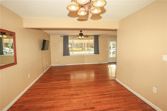 Building Photo - 804 NW 8 St