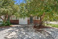 Building Photo - 698 Eagle Dr